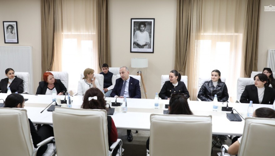 Anton Obolashvili Hosted Students of Arali Public School in Parliament