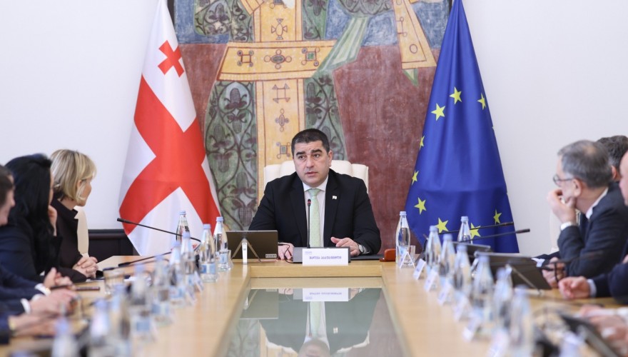 29 აპრილს, პარლამენტი ინტერპელაციის წესით, საქართველოს ოკუპირებული ტერიტორიებიდან დევნილთა, შრომის, ჯანმრთელობისა და სოციალური დაცვის მინისტრს  მოუსმენს