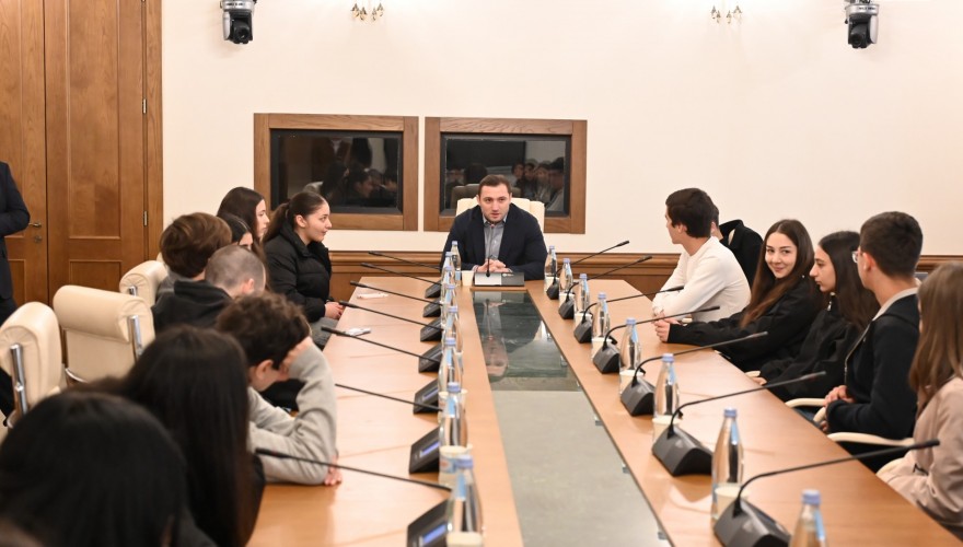 Varlam Liparteliani Met with Students of Tbilisi Public School No. 216