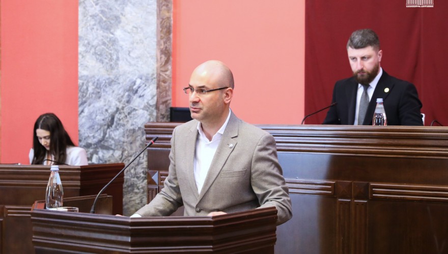 იურიდიულ საკითხთა კომიტეტმა „საქართველოს მთავრობის სტრუქტურის, უფლებამოსილებისა და საქმიანობის წესის შესახებ“ კანონში ცვლილება მეორე მოსმენით განიხილა