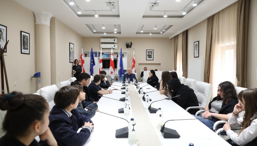 Guram Macharashvili Met with Students of the Gvimriani Public School in Lagodekhi Municipality