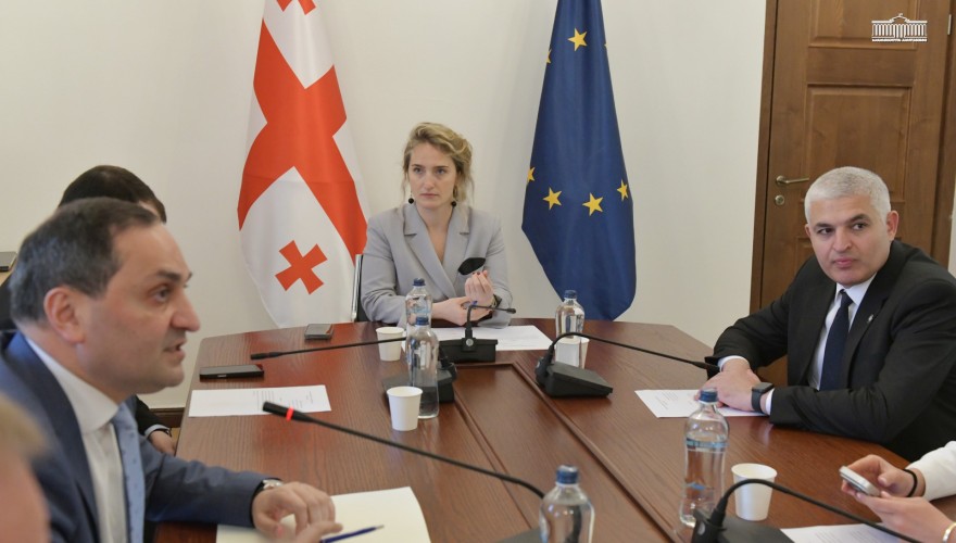 განათლების, მეცნიერებისა და ახალგაზრდულ საქმეთა კომიტეტმა „უმაღლესი განათლების შესახებ“ კანონში ცვლილებებზე მეორე მოსმენით იმსჯელა