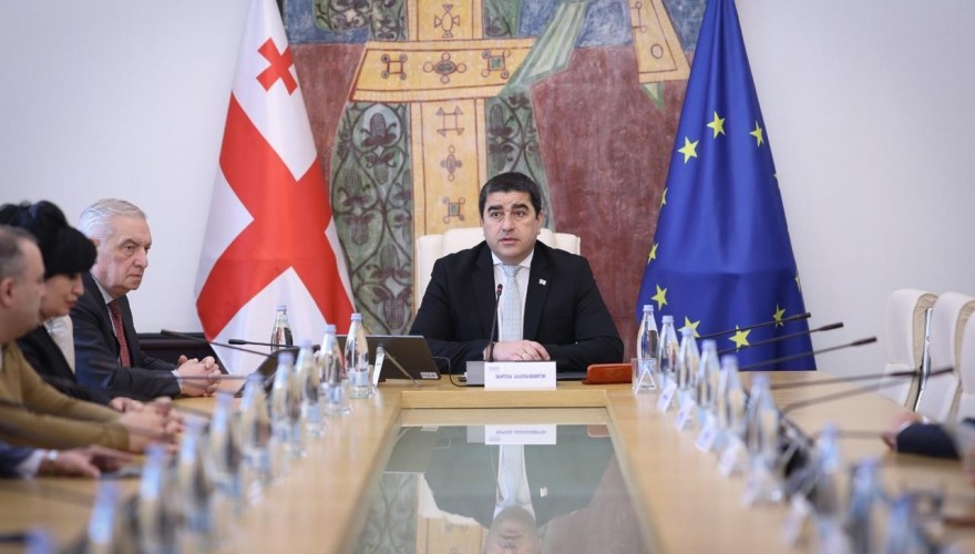 28 მაისს, პარლამენტი ინტერპელაციის წესით, განათლების, მეცნიერებისა და ახალგაზრდობის მინისტრს მოუსმენს