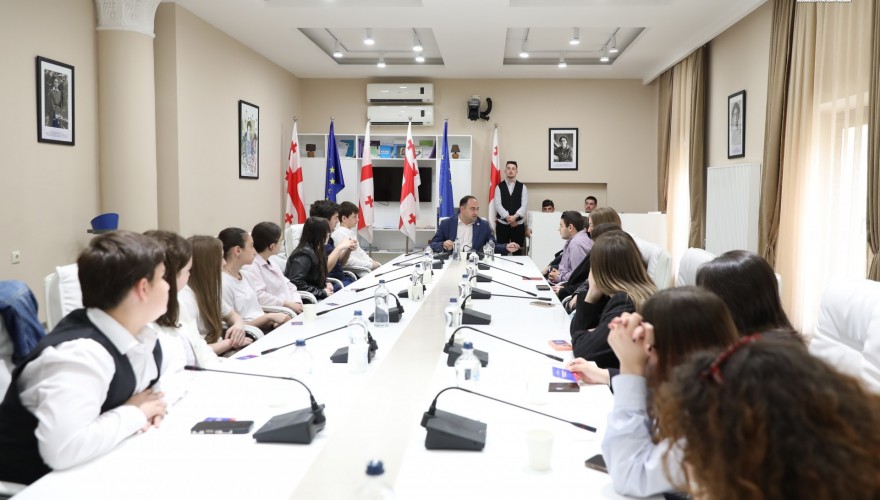 Zurab Kadagidze met with Students of Tbilisi Public School No.5