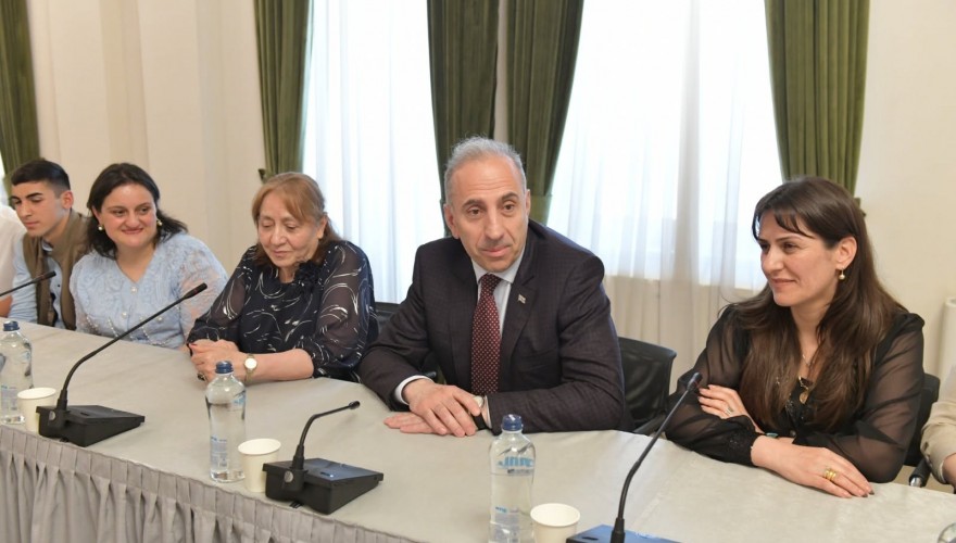 ანტონ ობოლაშვილი ადიგენის მუნიციპალიტეტის იოკიმე ბალახაშვილის სახელობის უდის №1 საჯარო სკოლის მოსწავლეებს შეხვდა