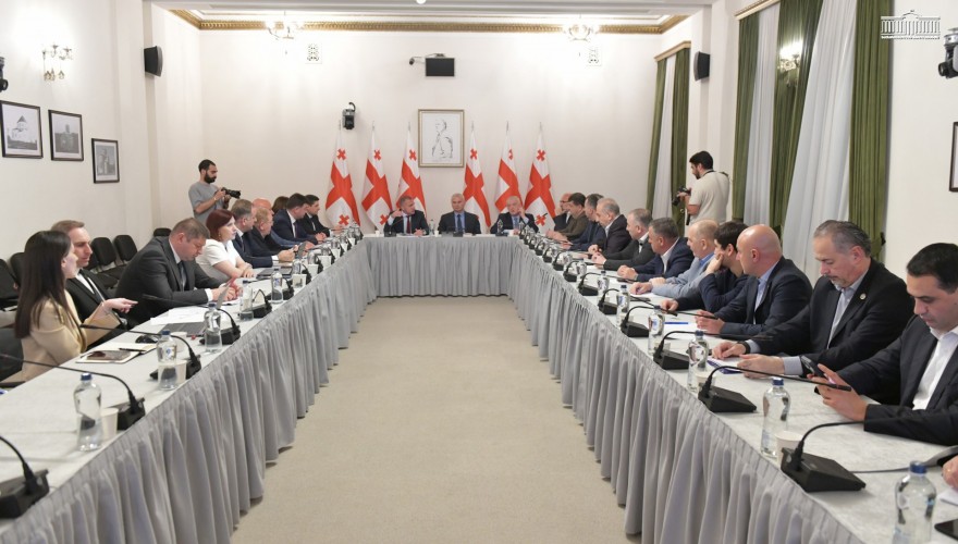 რეგიონული პოლიტიკისა და თვითმმართველობის კომიტეტის ინიციატივით, პარლამენტში ინფრასტრუქტურის მინისტრთან სამუშაო შეხვედრა გაიმართა