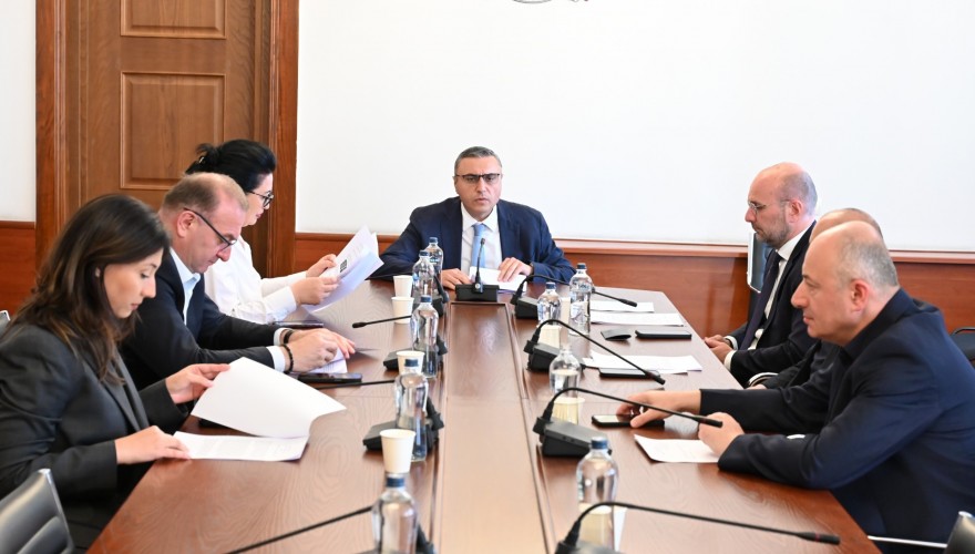 საპროცედურო საკითხთა კომიტეტმა პარლამენტის წევრის კითხვაზე რეაგირების შესახებ საკითხი განიხილა