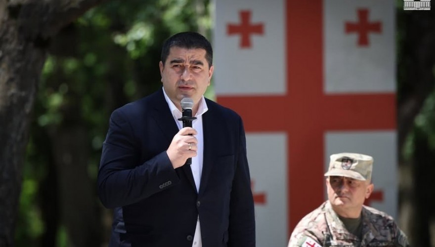 შალვა პაპუაშვილი „ჯარის ბანაკის“ გახსნის საზეიმო ცერემონიალზე სიტყვით გამოვიდა