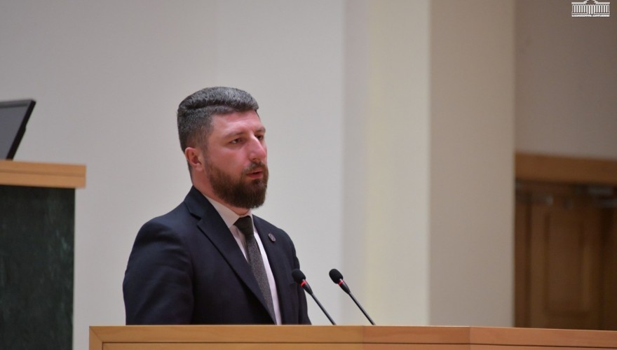 პარლამენტმა მხარი დაუჭირა ცვლილებებს, რომელიც მოძრაობის დადგენილი სიჩქარის გადაჭარბებისთვის განსაზღვრული ჯარიმების შემცირებას შეეხება