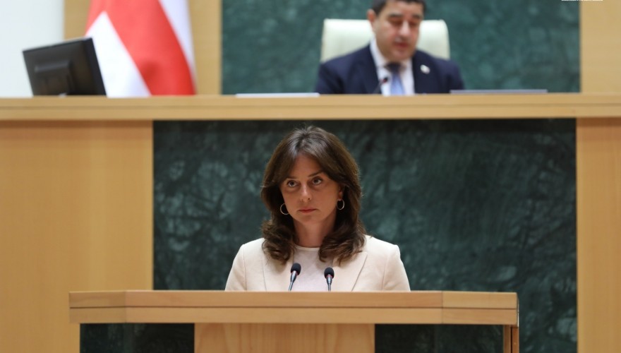 პარლამენტმა „გრანტების შესახებ“ კანონში ცვლილებები მესამე მოსმენით მიიღო