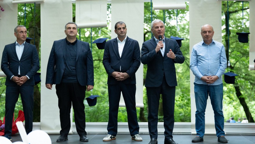 ირაკლი ქადაგიშვილი და გურამ მაჭარაშვილი ლაგოდეხის მუნიციპალიტეტში მცხოვრებ აბიტურიენტებს შეხვდნენ