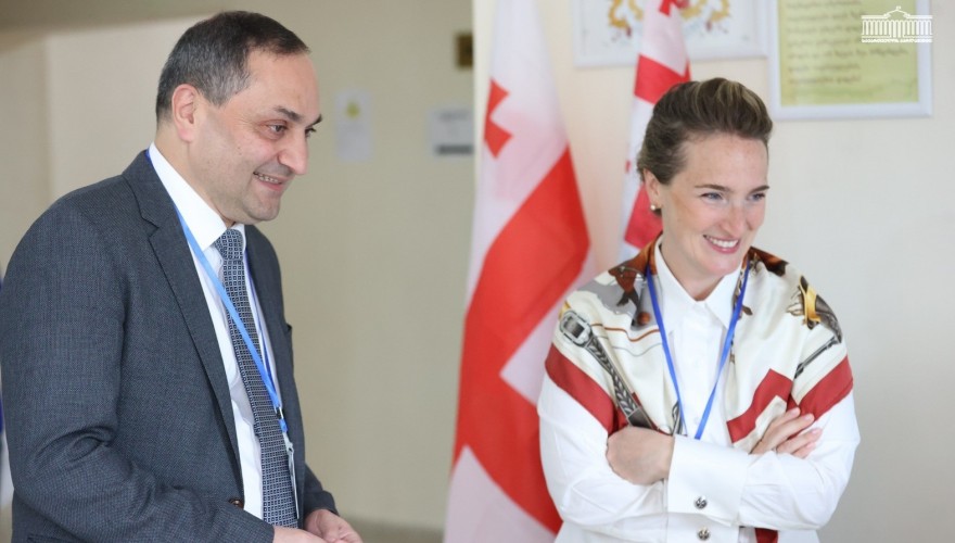 მარიამ ლაშხი დაბა ხულოს ერთიანი ეროვნული გამოცდების საგამოცდო ცენტრს ეწვია