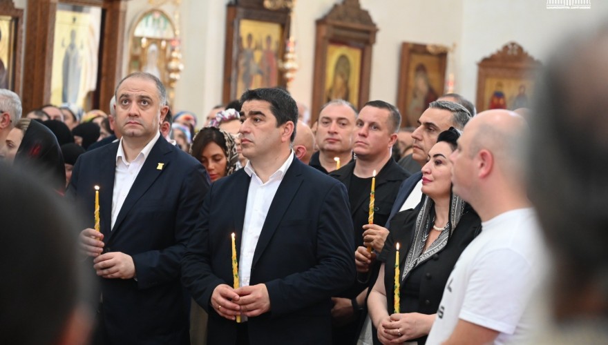 შალვა პაპუაშვილი, პარლამენტის წევრებთან ერთად, ზუგდიდში, ვლაქერნობის დღესასწაულს დაესწრო