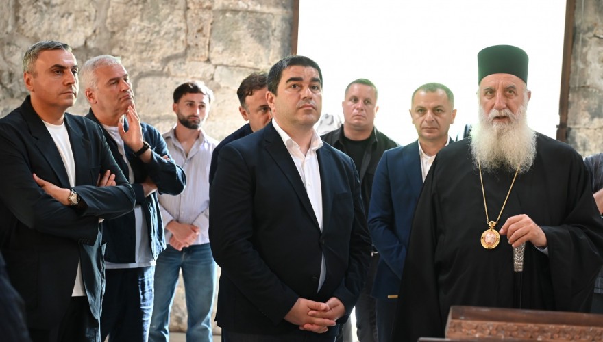 შალვა პაპუაშვილი, პარლამენტის წევრებთან ერთად, სამეგრელო-ზემო სვანეთის მხარეში იმყოფება