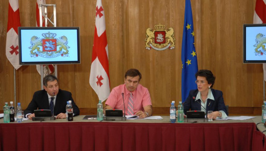 საქართველოს პარლამენტის თავმჯდომარე ნინო ბურჯანაძე ქუთაისში გამართულ მთავრობის გასვლით სხდომას დაესწრო