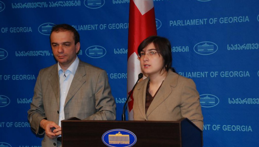 საქართველოს პარლამენტის წევრების, ჩიორა თაქთაქიშვილისა და შოთა მალაშხიას ბრიფინგი