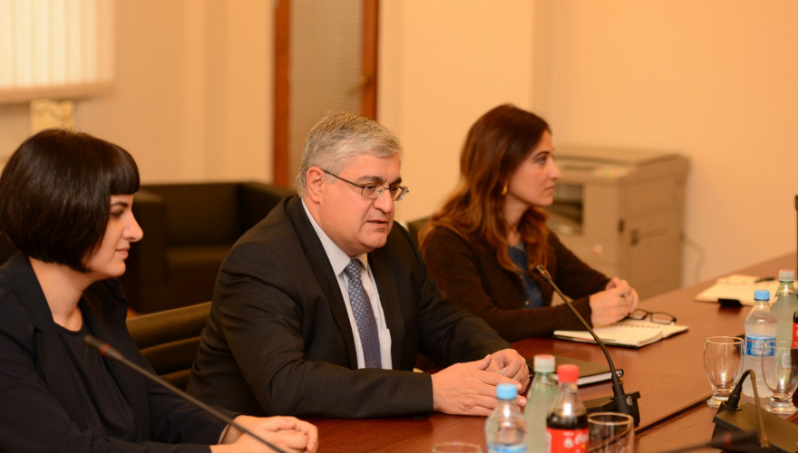 საფინანსო-საბიუჯეტო კომიტეტის თავმჯდომარე დავით ონოფრიშვილი დაზღვევის სფეროს განსავითარებლად GIZ- ის პროგრამის წარმომადგენლებს შეხვდა