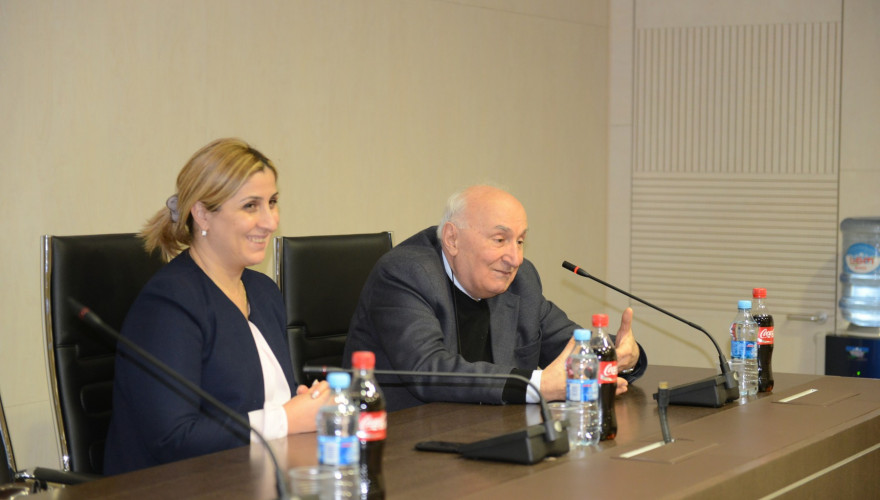 განათლების, მეცნიერების და კულტურის კომიტეტის თავმჯდომარე ივანე კიღურაძე ქუთაისის ზურაბ ჟვანიას სახელობის სახელმწიფო ადმინისტრირების სკოლის მსმენელებს შეხვდა