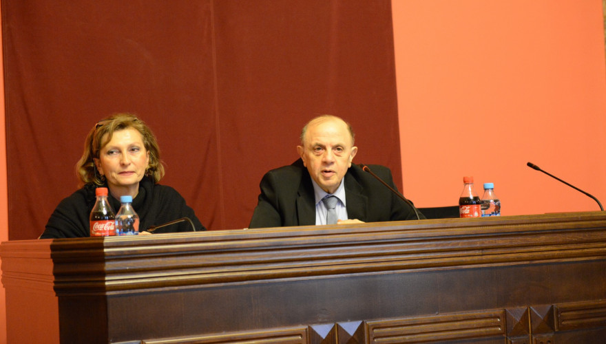 ევროპასთან ინტეგრაციის კომიტეტის თავმჯდომარის მოადგილე ლევან ბერძენიშვილი პარლამენტის სტაჟიორებს შეხვდა