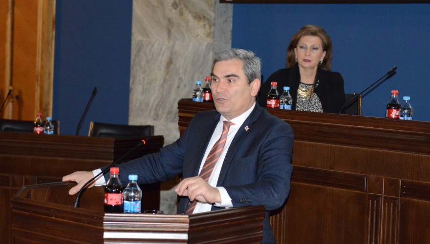 აგრარულ საკითხთა კომიტეტის თავმჯდომარე გიგლა აგულაშვილი პარლამენტის სტაჟიორებს შეხვდა