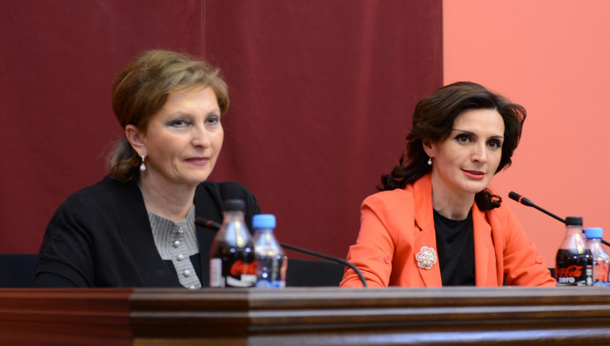 საგარეო ურთიერთობათა კომიტეტის თავმჯდომარის მოადგილე, ანი მიროტაძე პარლამენტის სტაჟიორებს შეხვდა