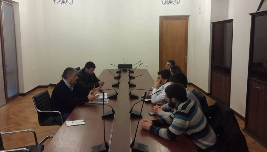 რეგიონული პოლიტიკის და თვითმმართველობის კომიტეტის თავმჯდომარე ერეკლე ტრიპოლსკი პროექტის „მოქალაქე-სტუდენტები თვითმმართველობაში“ მონაწილე სტუდენტებს შეხვდა