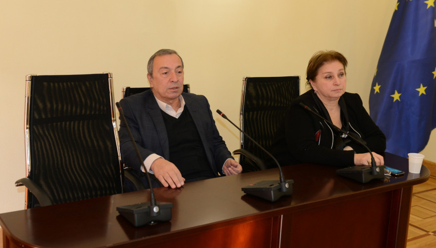 საპროცედურო საკითხთა და წესების კომიტეტის თავმჯდომარის პირველი მოადგილე, ფრიდონ საყვარელიძე, პარლამენტის სტაჟიორებსა და პრაქტიკანტებს შეხვდა
