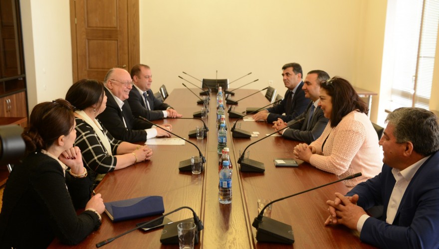 პარლამენტის დარგობრივი ეკონომიკისა და ეკონომიკური პოლიტიკის კომიტეტის თავმჯდომარე, ზურაბ ტყემალაძე აზერბაიჯანულ დელეგაციას შეხვდა