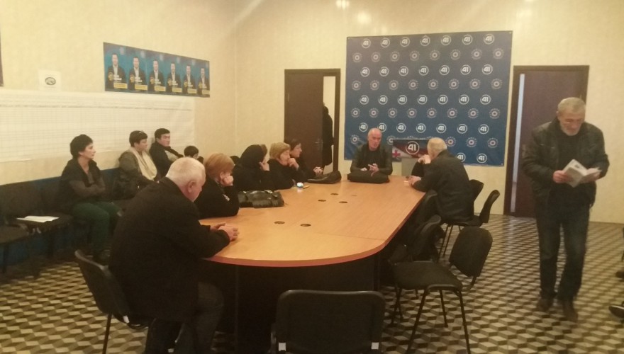 კობა ნაკაიძე იპოთეკით დაზარალებულ მოსახლეობას შეხვდა