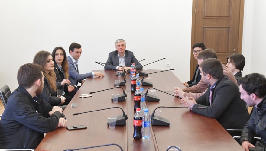 გოგა გულორდავა სტუდენტური პარლამენტის წევრებს შეხვდა