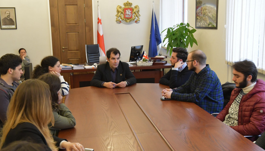 ზაზა ხუციშვილი დამოუკიდებელ მოსწავლეთა და სტუდენტთა გაერთიანების წევრებს შეხვდა