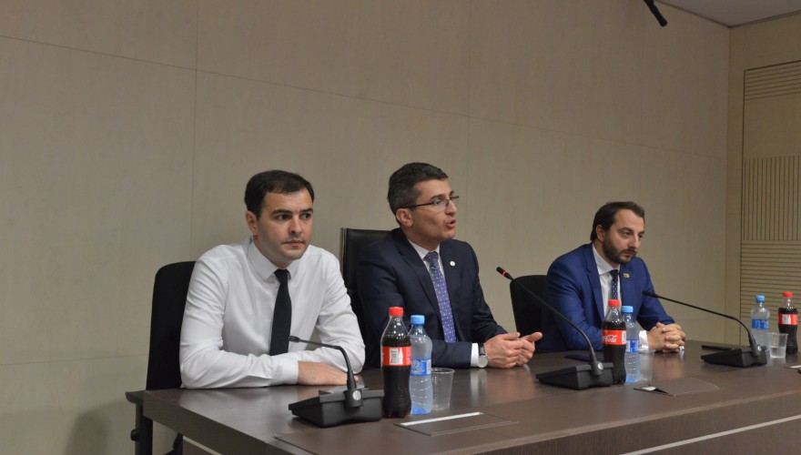 ვანო ზარდიაშვილი, მამუკა მდინარაძე და ირაკლი მეზურნიშვილი ახალგაზრდულ ჯგუფ „ინიციატორის“ წევრებს შეხვდნენ