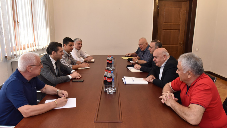 მიხეილ ყაველაშვილი აფხაზეთის ავტონომიური რესპუბლიკის მინისტრთა საბჭოს თავმჯდომარეს, ვახტანგ ყოლბაიას შეხვდა