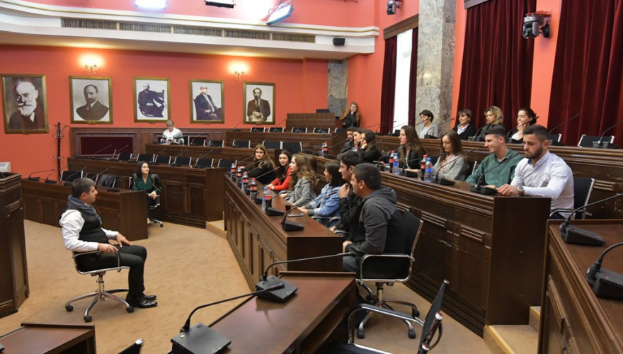 ზაქარია ქუცნაშვილი თიანეთის, ყაზბეგის და დუშეთის მაჟორიტარული ოლქის პირველკურსელებს შეხვდა