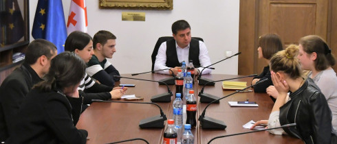 ზაქარია ქუცნაშვილი ახალგაზრდული პარლამენტის საგარეო ურთიერთობათა კომიტეტის წევრებს შეხვდა