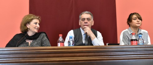 დარგობრივი ეკონომიკისა და ეკონომიკური პოლიტიკის კომიტეტის თავმჯდომარის, რომან კაკულიას შეხვედრა პარლამენტის აპარატის სტაჟიორებთან