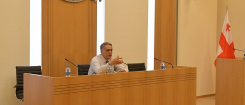 რომან კაკულიამ სტუდენტური პარლამენტის წევრებს ქვეყნის ეკონომიკური პოლიტიკის ძირითადი მიმართულებები გააცნო