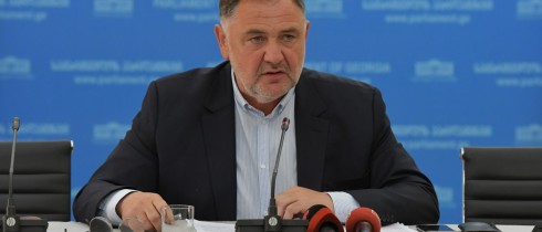 „აუცილებელია, ერთ დიდ შეცდომას მეორეც არ მოჰყვეს“ - საქართველოს პარლამენტთან მიმდინარე მოვლენებს ბიძინა გეგიძე ეხმაურება