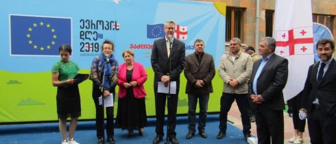პარლამენტის წევრი ენზელ მკოიანი ახალქალაქში ევროპის დღესადმი მიძღვნილ საზეიმო ღონისძიებებს დაესწრო