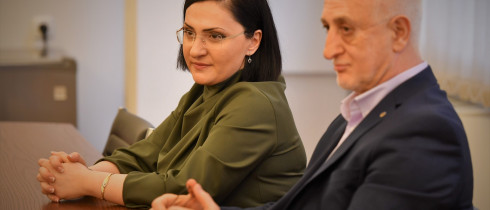ილია ნაკაშიძე და სოფო კილაძე აჭარის საზოგადოებრივი მაუწყებლის ხელმძღვანელებს შეხვდნენ