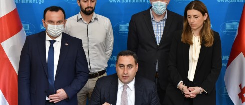 გიორგი ვაშაძე - "პენსიონერს უფლება ექნება პენსიის გამცემი საბანკო დაწესებულება თავად აირჩიოს"
