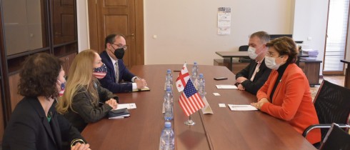 ხათუნა სამნიძე კელი დეგნანს შეხვდა