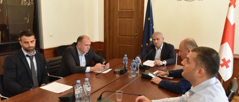 საპროცედურო საკითხთა და წესების კომიტეტმა ზაალ უდუმაშვილისთვის საქართველოს პარლამენტის წევრის უფლებამოსილების ვადამდე შეწყვეტის საკითხს მხარი დაუჭირა