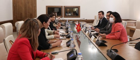 გიორგი ხოჯევანიშვილი და ზაურ დარგალი ყირგიზეთის პარლამენტის და ქალთა ფორუმის წევრებს შეხვდნენ