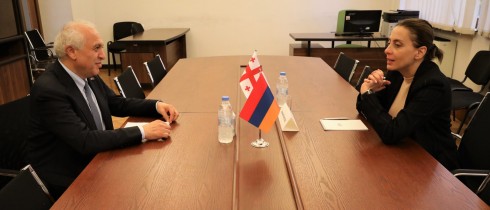 ხატია დეკანოიძე სომხეთის რესპუბლიკის ელჩს საქართველოში აშოტ სმბატიანს შეხვდა