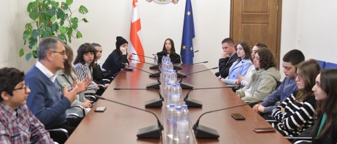 Meeting of Sozar Subari with the School Children