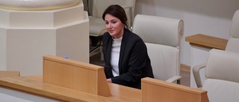 პარლამენტმა ქეთევან თურაზაშვილის პარლამენტის წევრის უფლებამოსილების ცნობას მხარი დაუჭირა