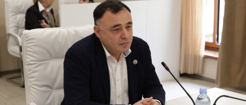 გოგი მეშველიანი მოსწავლეებს შეხვდა