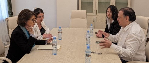 ელისო ბოლქვაძე წინანდლის ფესტივალისა და სოხუმის თეატრის სამხატვრო ხელმძღვანელს დავით საყვარელიძეს შეხვდა