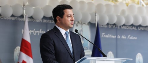 არჩილ თალაკვაძე სახელმწიფო სამედიცინო უნივერსიტეტის სტუდენტებს - სახელმწიფო დიდ ინვესტიციას აკეთებს განათლების სფეროში, რადგან ქვეყნის წარმატებულ მომავალს კონკურენტული ცოდნით აღჭურვილი მოქალაქეები ქმნიან! მეამაყება, რომ მეც ამ უნივერსიტეტში ვსწავლობდი!